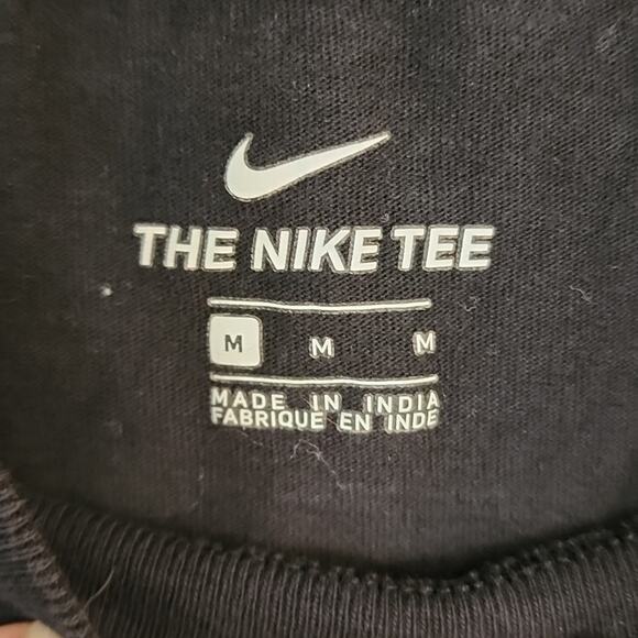 Nike Swoosh Tee, Boys Medium - Picture 4 of 5